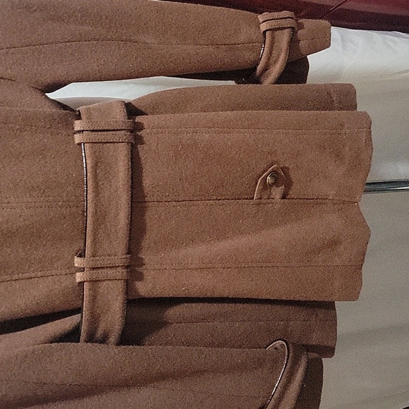 Women's black rivet winter coat!  Medium - Picture 8 of 8